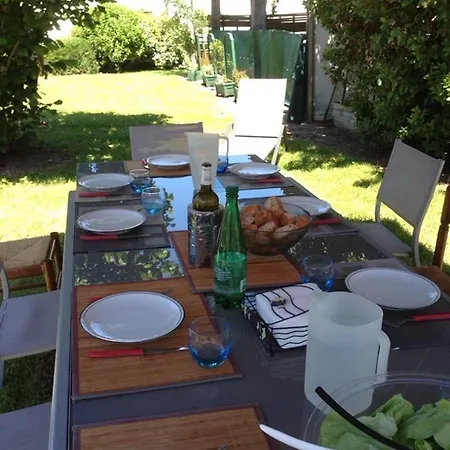 Holiday Rue Bouffard 3 *